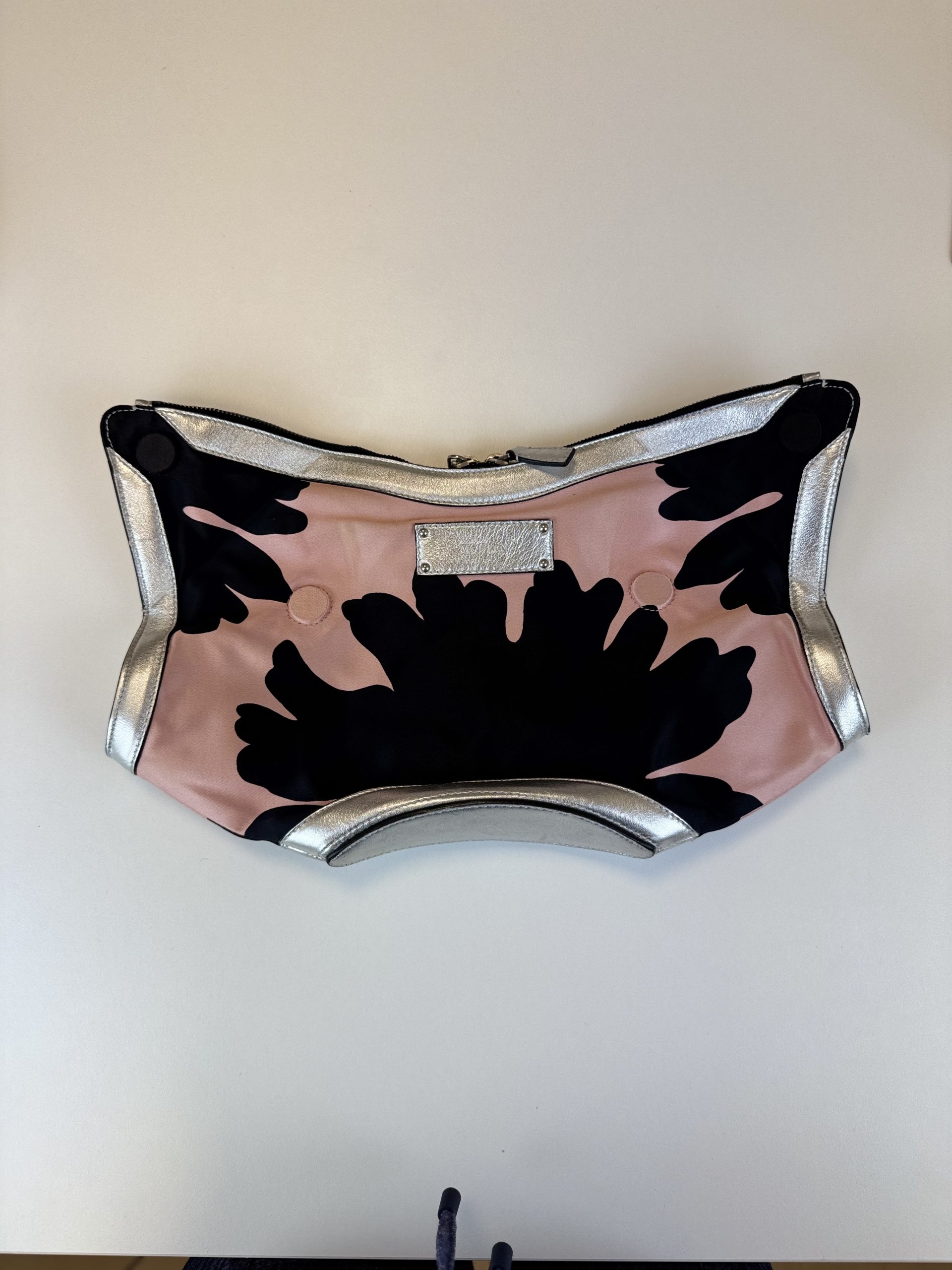 Pochette Alexander McQueen De Manta in Satin Rosa e Nero - immagine 8