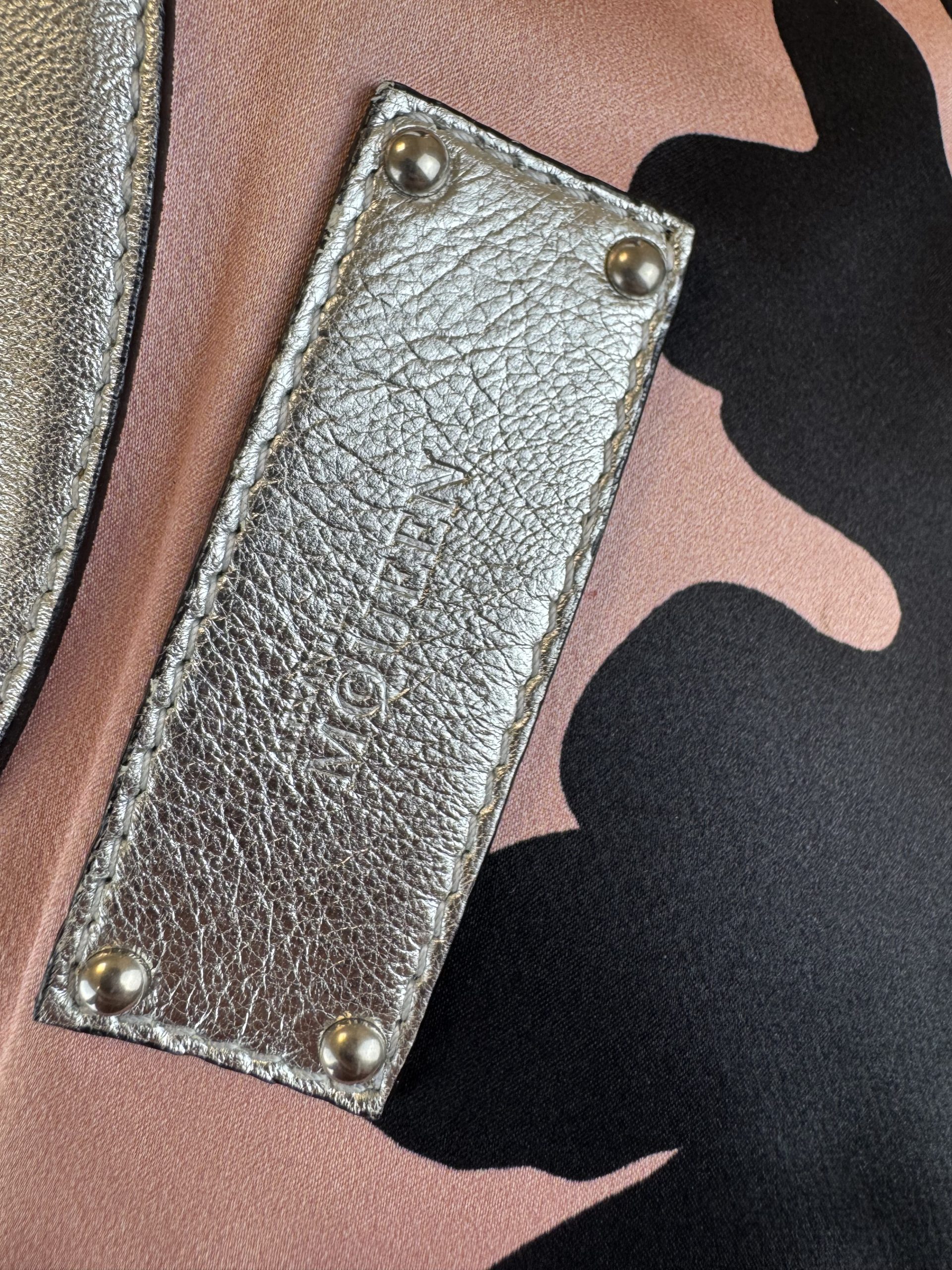 Pochette Alexander McQueen De Manta in Satin Rosa e Nero - immagine 7