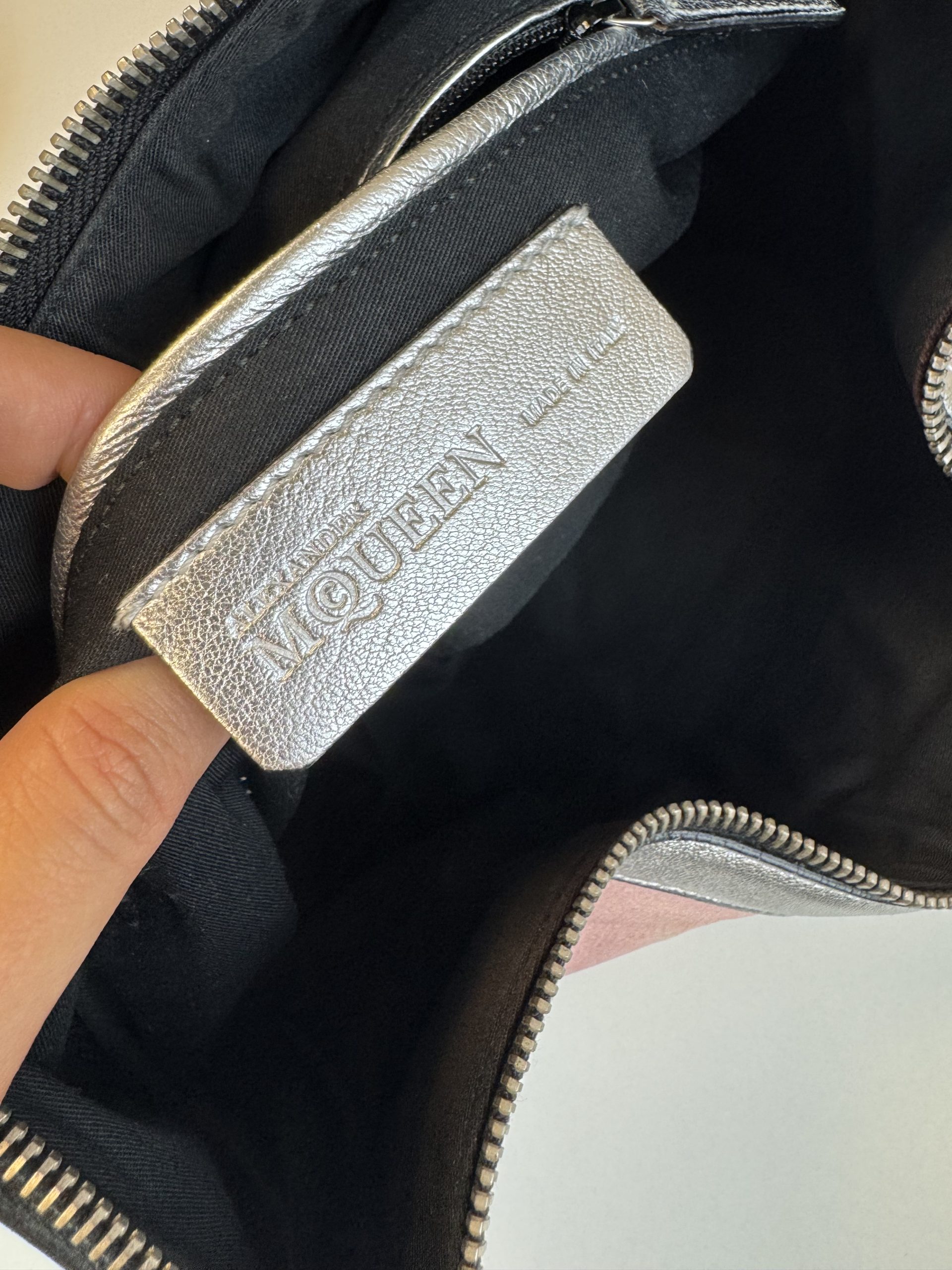 Pochette Alexander McQueen De Manta in Satin Rosa e Nero - immagine 5