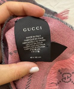 Sciarpa Gucci in Lana GG Grigio e Rosa - immagine 4