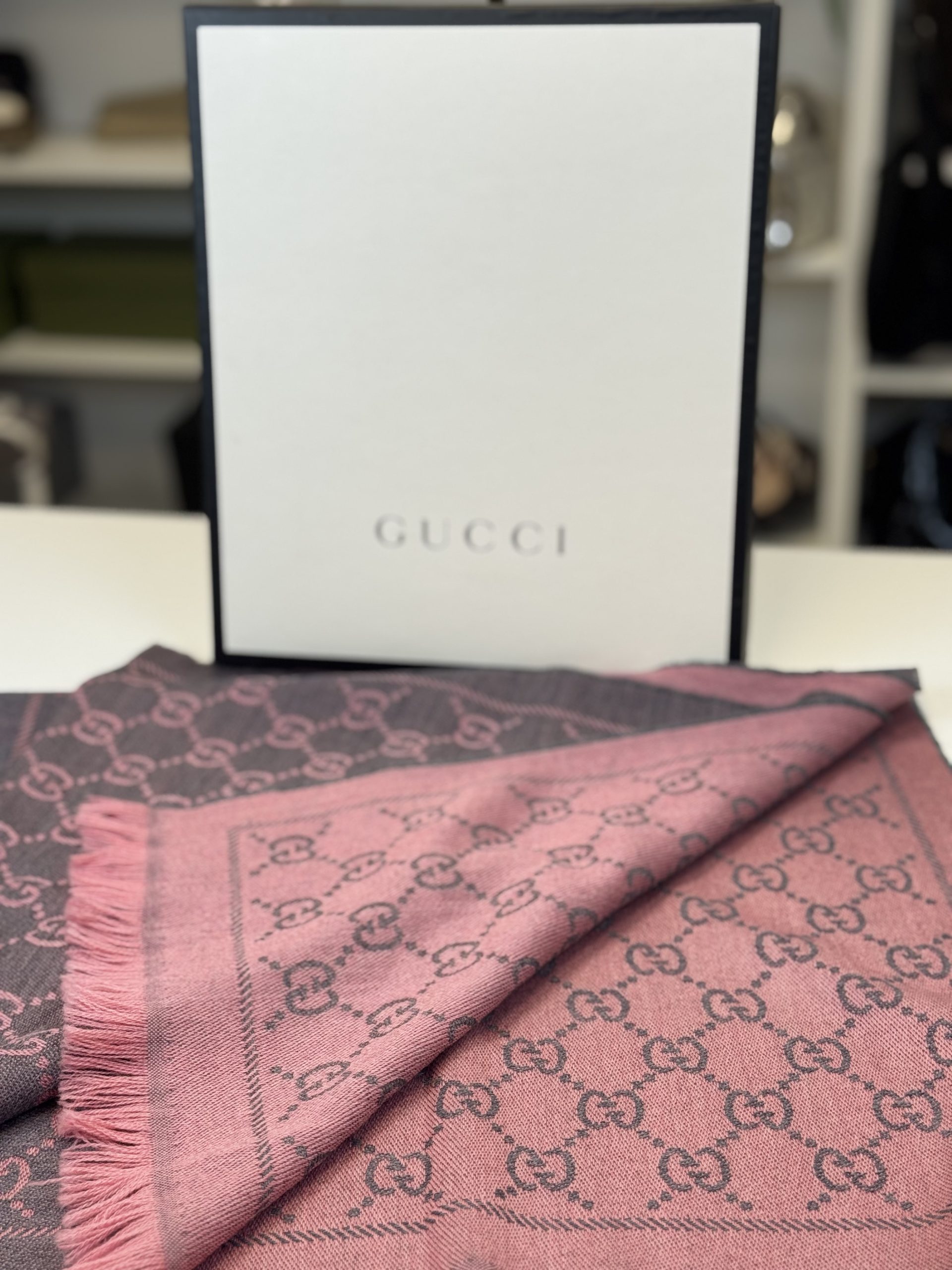 Sciarpa Gucci in Lana GG Grigio e Rosa