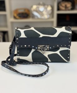 Borsa a Tracolla Valentino Garavani Rockstud in Tessuto Effetto Giraffa Bianco e Nero