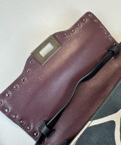 Borsa a Tracolla Valentino Garavani Rockstud in Tessuto Effetto Giraffa Bianco e Nero - immagine 14