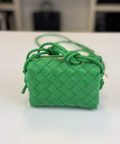 Borsa Bottega Veneta Mini Loop Camera Bag in Pelle Verde Intrecciata - immagine 5