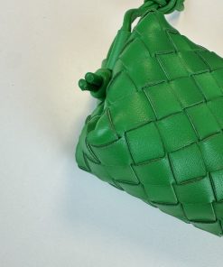 Borsa Bottega Veneta Mini Loop Camera Bag in Pelle Verde Intrecciata - immagine 10