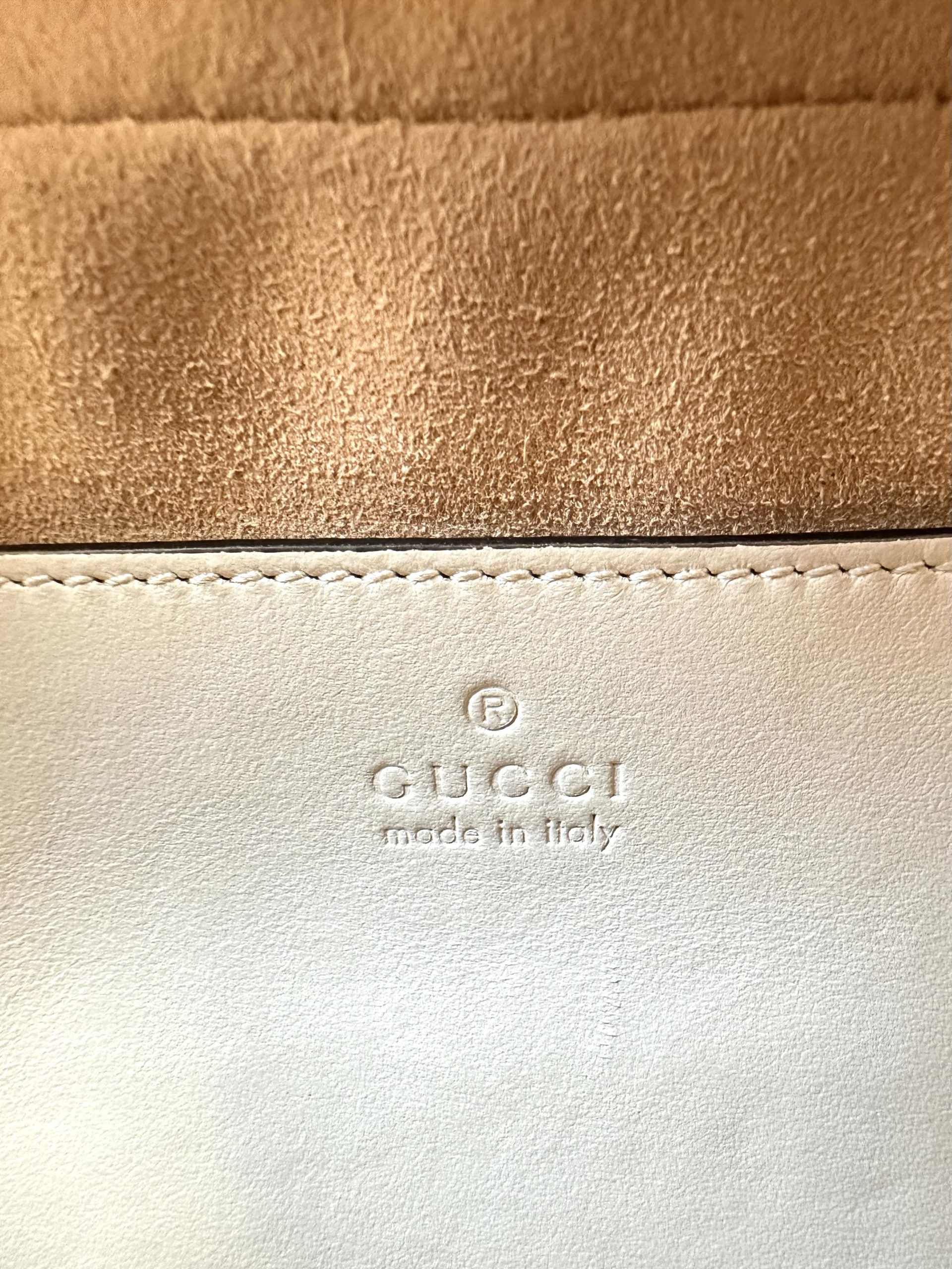 Borsa Gucci Marmont in Pelle Trapuntata Bianca - immagine 25