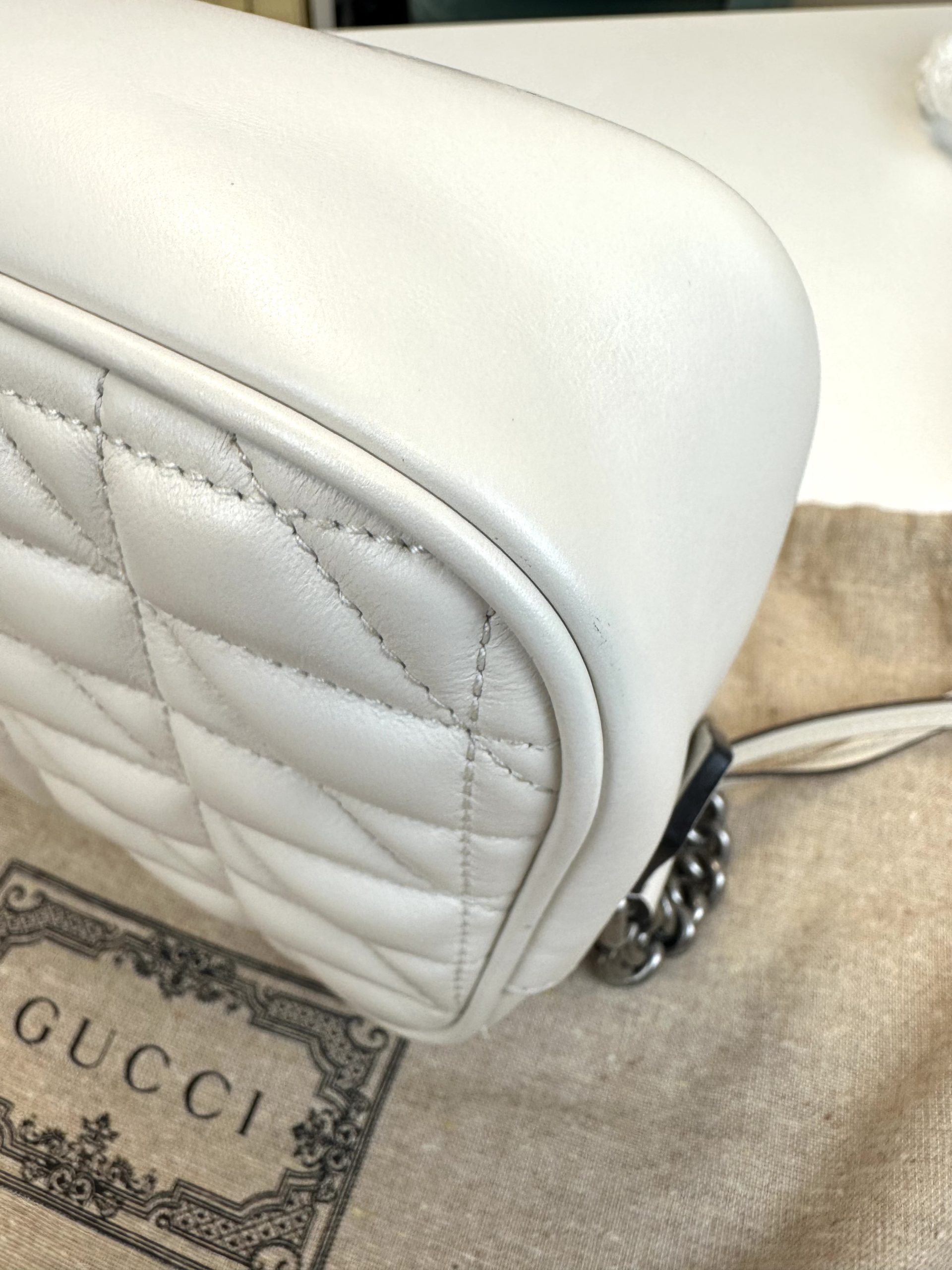 Borsa Gucci Marmont in Pelle Trapuntata Bianca - immagine 19