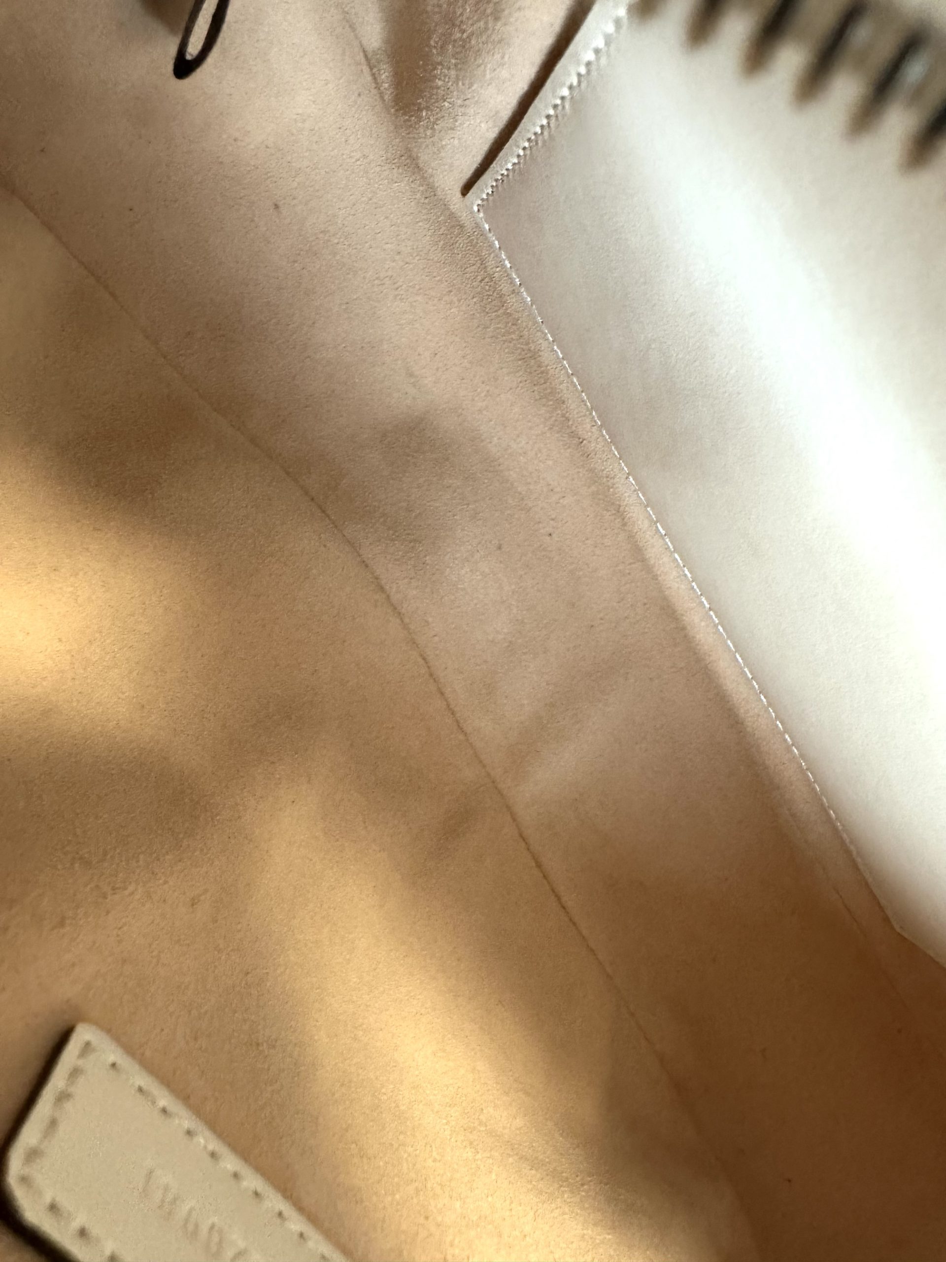 Borsa Gucci Marmont in Pelle Trapuntata Bianca - immagine 14