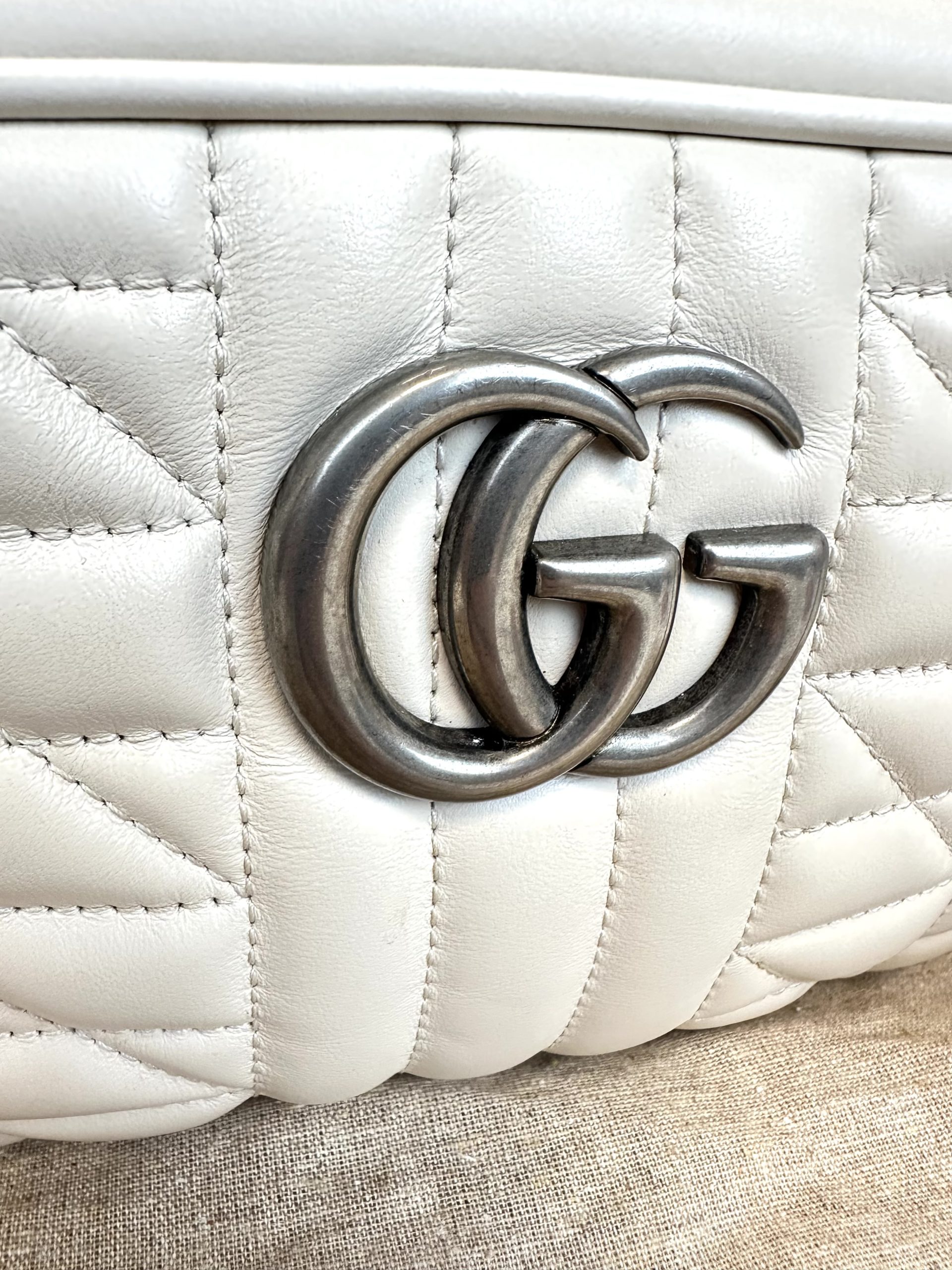 Borsa Gucci Marmont in Pelle Trapuntata Bianca - immagine 12