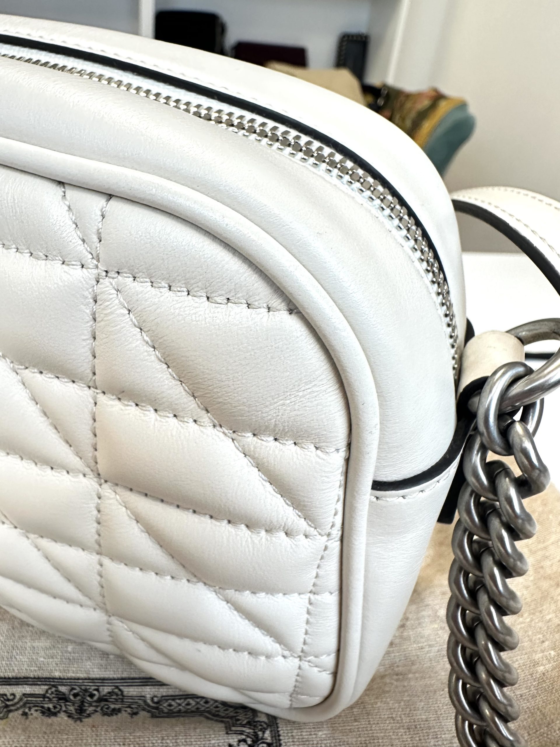 Borsa Gucci Marmont in Pelle Trapuntata Bianca - immagine 10