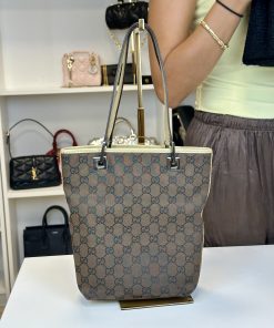 Alternative view of Borsa Gucci Tote a Spalla in Tela Supreme Marrone