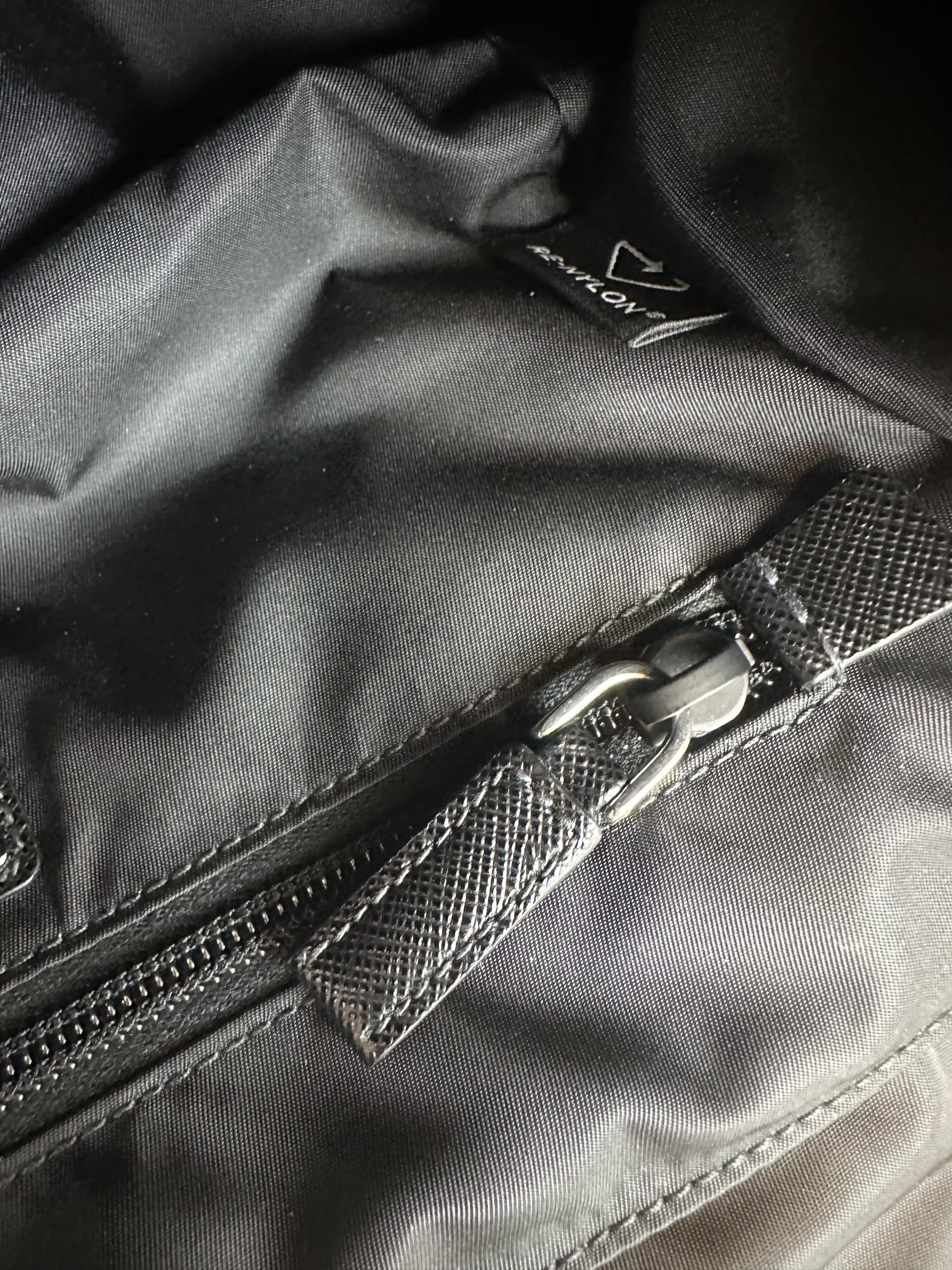Borsa Prada a Tracolla in Re-Nylon e Pelle Saffiano Nera - immagine 10