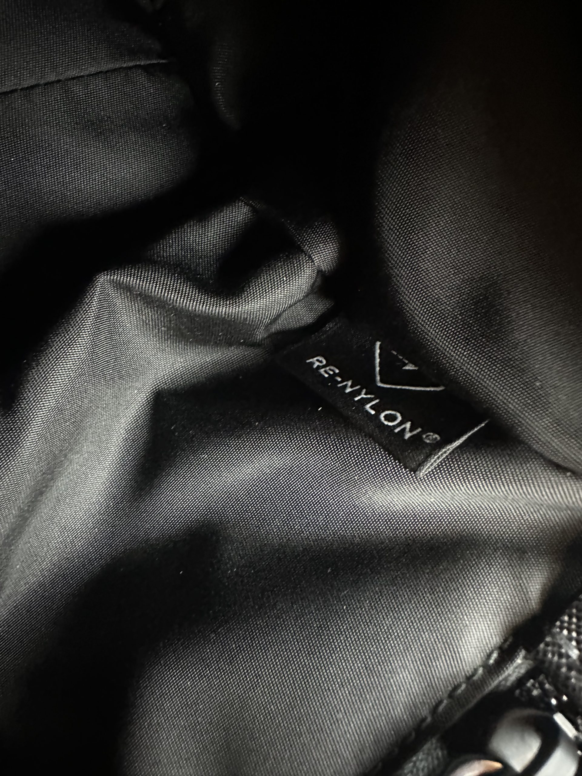 Borsa Prada a Tracolla in Re-Nylon e Pelle Saffiano Nera - immagine 11