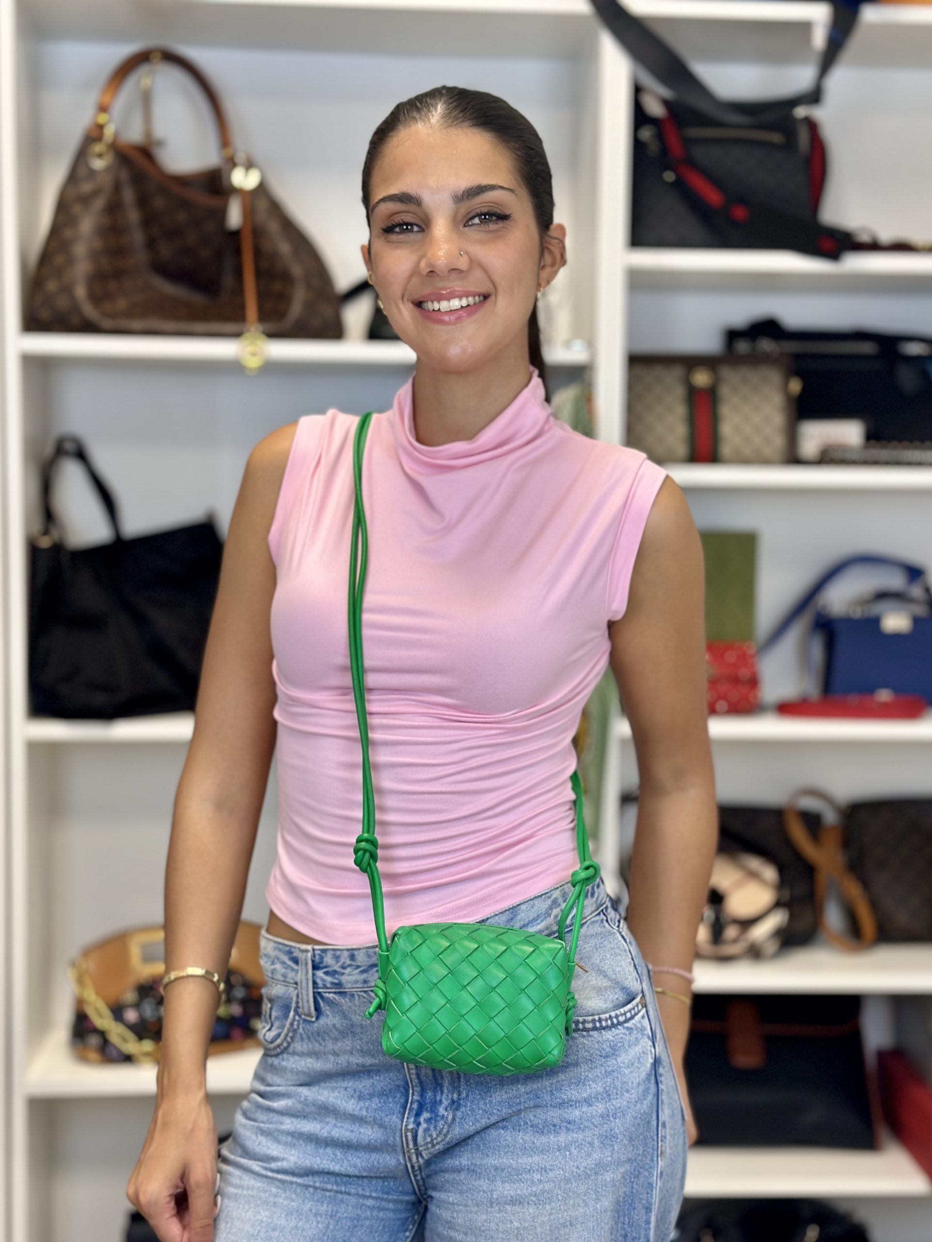 Borsa Bottega Veneta Mini Loop Camera Bag in Pelle Verde Intrecciata - immagine 2
