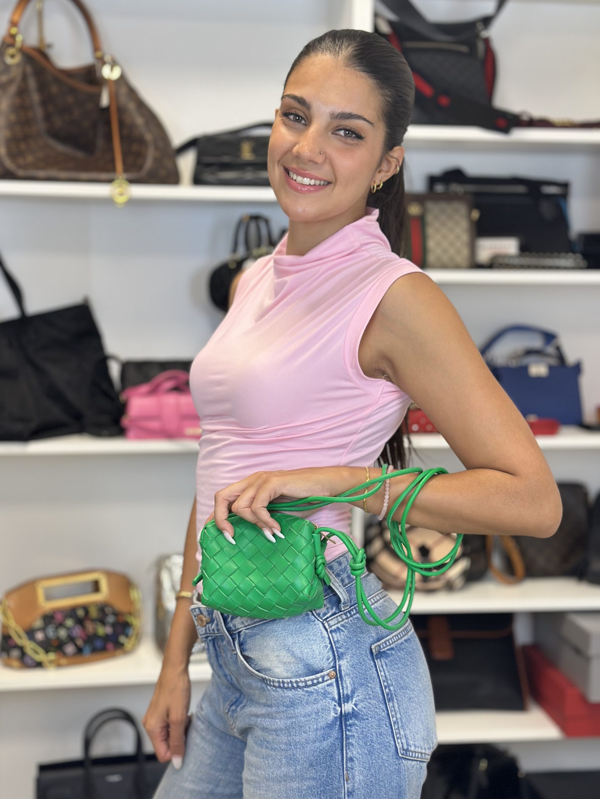 Borsa Bottega Veneta Mini Loop Camera Bag in Pelle Verde Intrecciata - immagine 3