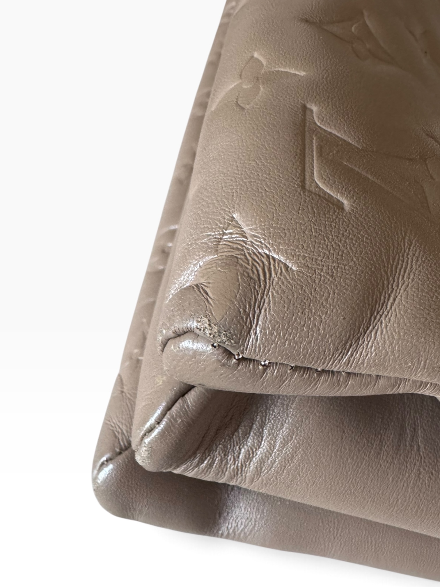 Borsa Coussin Louis Vuitton in Pelle Tortora - immagine 10