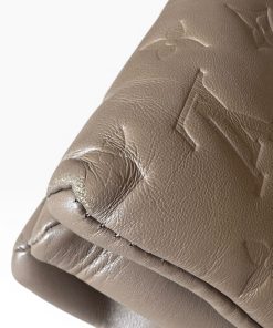Borsa Coussin Louis Vuitton in Pelle Tortora - immagine 9