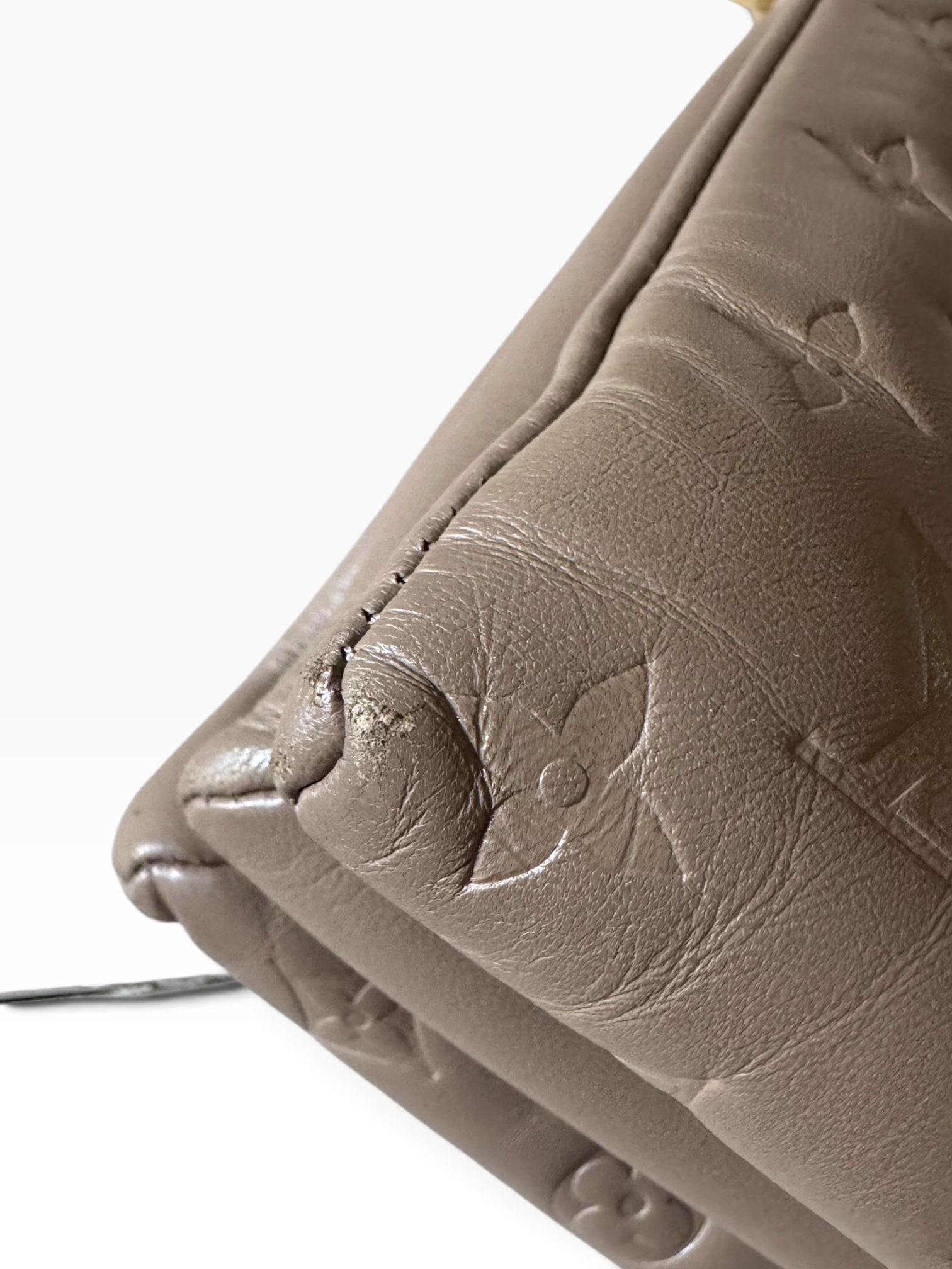 Borsa Coussin Louis Vuitton in Pelle Tortora - immagine 8