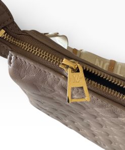Borsa Coussin Louis Vuitton in Pelle Tortora - immagine 6