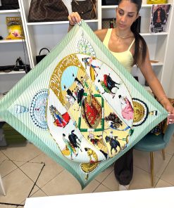 Alternative view of Foulard Hermès Plissettato in Seta "Plaza de Toros"