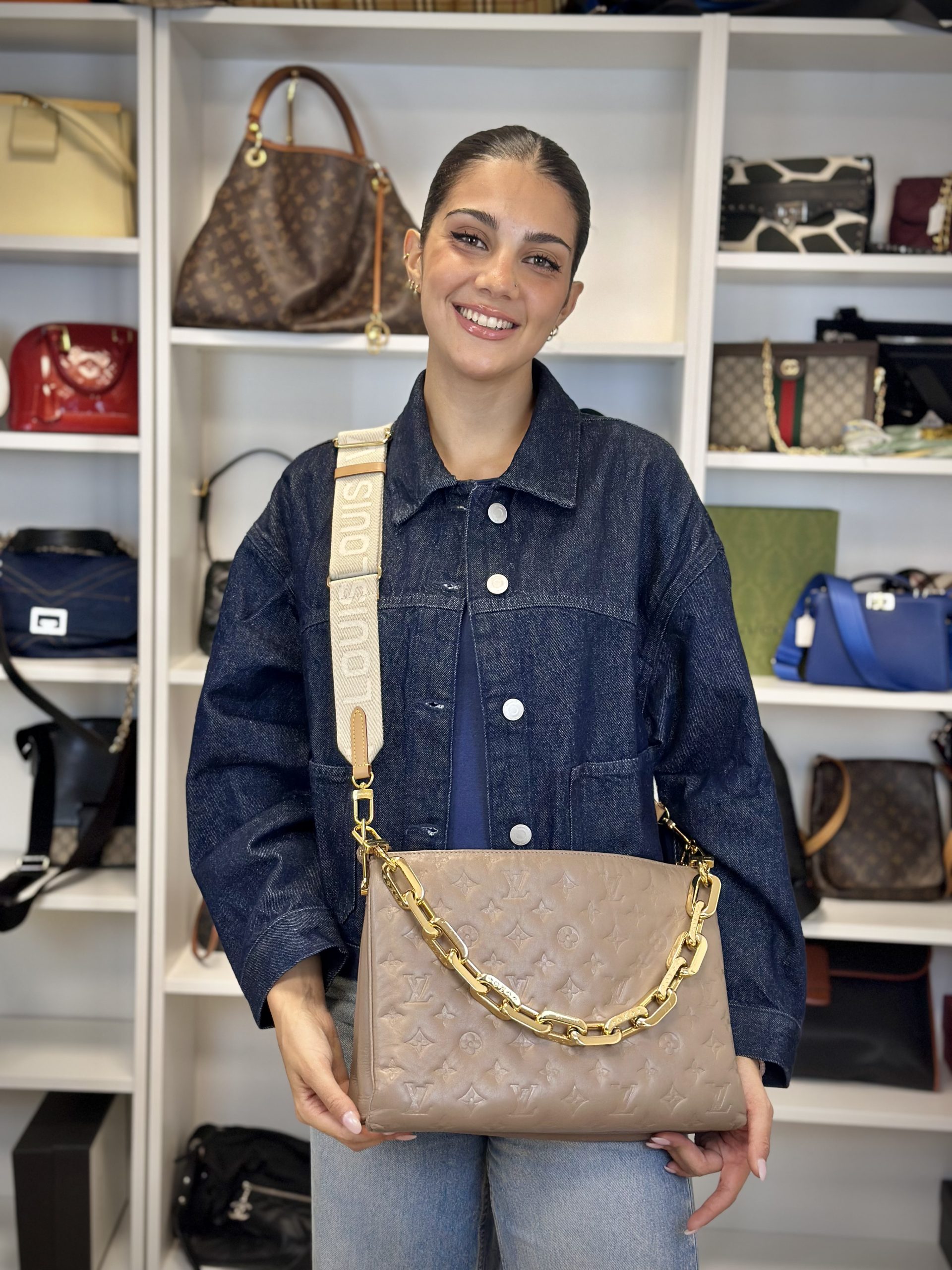 Borsa Coussin Louis Vuitton in Pelle Tortora - immagine 2