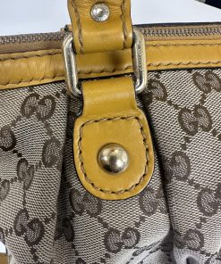 Borsa Gucci Sukey 2-Way Shoulder Bag in Tela Beige e Pelle Gialla - immagine 9