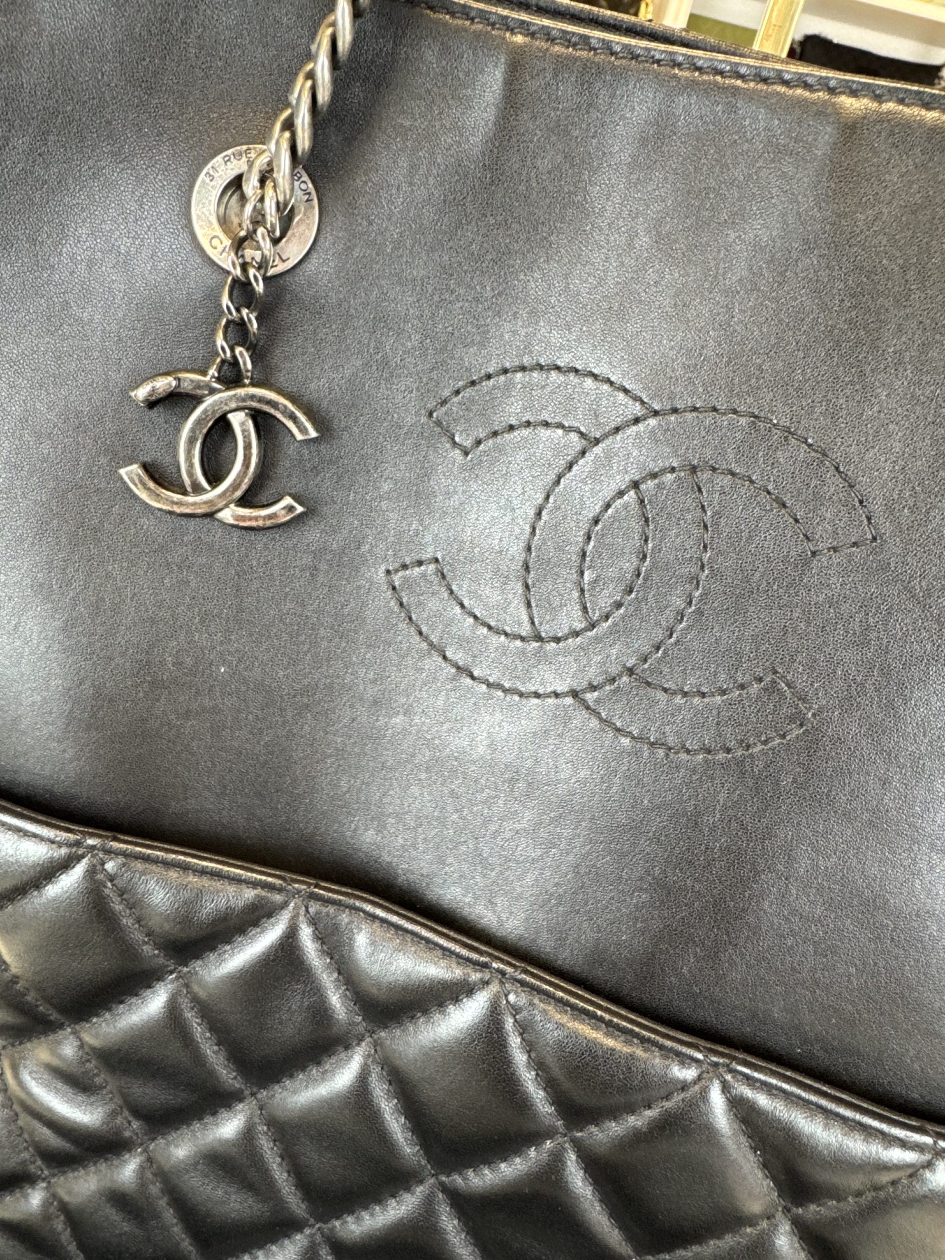 Borsa Chanel Urban Delight Tote Nera - immagine 2