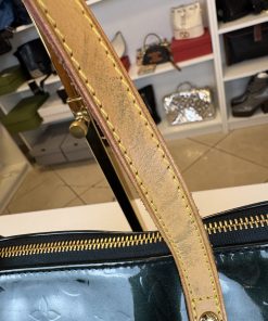 Borsa Bellevue Louis Vuitton in Pelle Verniciata Verde - immagine 14