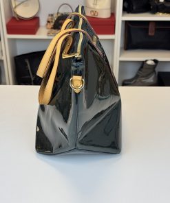 Borsa Bellevue Louis Vuitton in Pelle Verniciata Verde - immagine 11