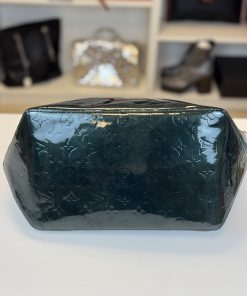 Borsa Bellevue Louis Vuitton in Pelle Verniciata Verde - immagine 9