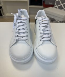 Sneakers Alexander McQueen Oversize Bianche con Dettagli Neri - immagine 7