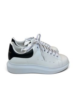 Sneakers Alexander McQueen Oversize Bianche con Dettagli Neri - immagine 3