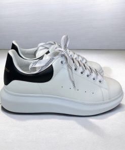 Sneakers Alexander McQueen Oversize Bianche con Dettagli Neri
